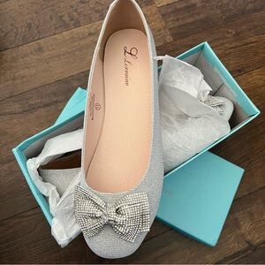 NIB L Lorraine Gloria Flat - Silver